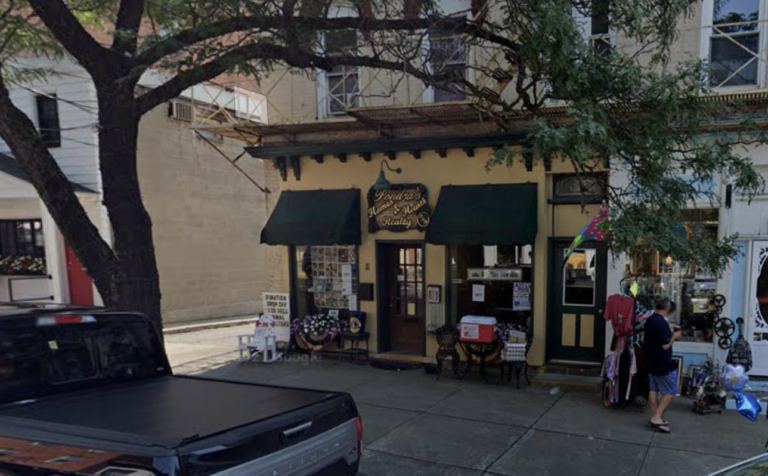Pondra's Homes & Hearth Realty storefront