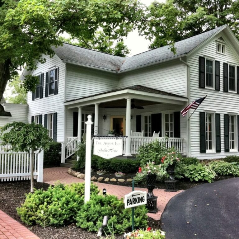 The Arbor Inn of Clinton storefront